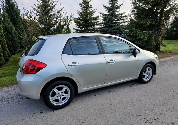 Toyota Auris cena 19900 przebieg: 209000, rok produkcji 2009 z Chełmża małe 191